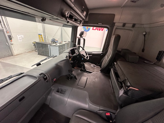 Scania P370 8×4 Sleeper Cab Tipper Manual