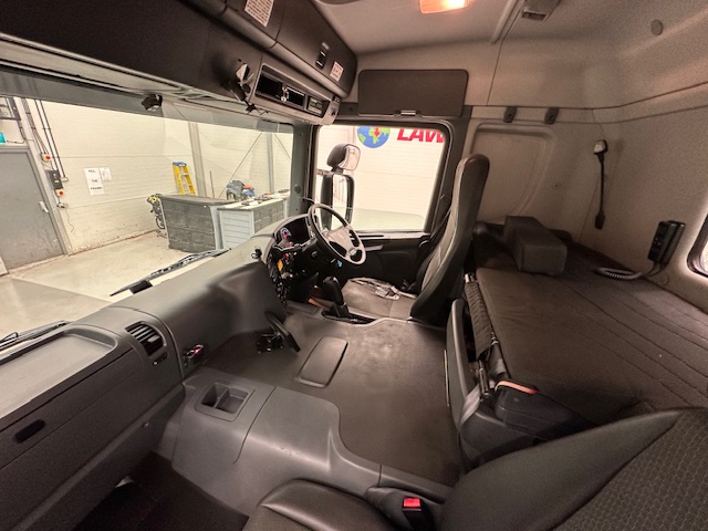 Scania P370 8×4 Sleeper Cab Tipper Manual
