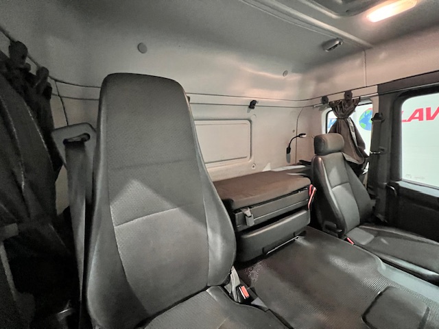 Scania P370 8×4 Sleeper Cab Tipper Manual