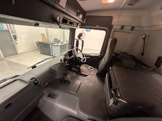 Scania P370 8×4 Sleeper Cab Tipper Manual