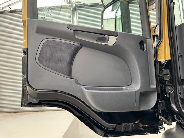 Scania P400 8×4 Day Cab Bulk Tipper Manual