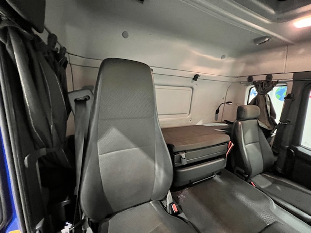 Scania P370 8×4 Sleeper Cab Tipper Manual