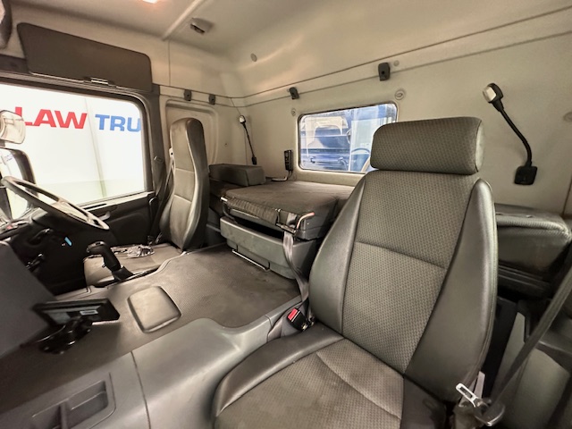 Scania P370 8×4 Sleeper Cab Tipper Manual