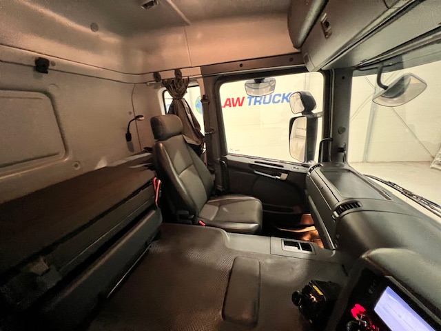 Scania P370 8×4 Sleeper Cab Tipper Manual