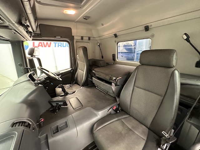 Scania P370 8×4 Sleeper Cab Tipper Manual