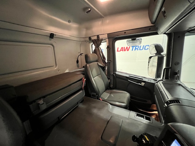 Scania P370 8×4 Sleeper Cab Tipper Manual