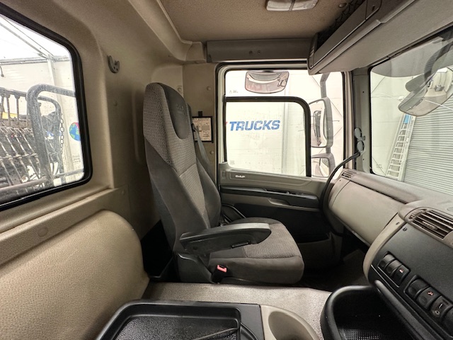 DAF CF85 410 8×4 Day Cab Steel Tipper Grab