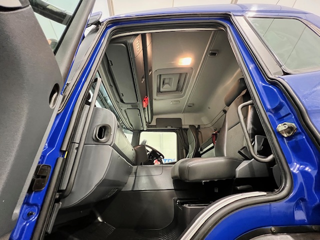 Scania P370 8×4 Sleeper Cab Tipper Manual
