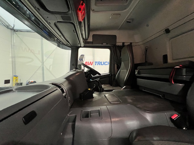 Scania P370 8×4 Sleeper Cab Tipper Manual