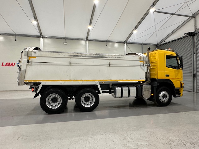 Volvo FM 300 6×4 Day Cab Tipper