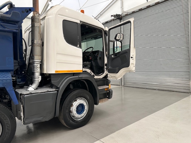 Scania P370 8×4 Sleeper Cab Tipper Manual