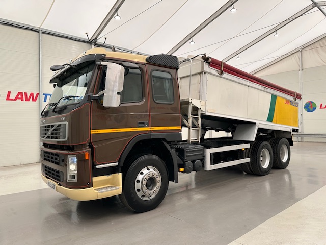 Volvo FM9 300 6×4 Sleeper Cab Tipper Manual