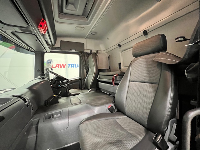 Scania P370 8×4 Sleeper Cab Tipper Manual