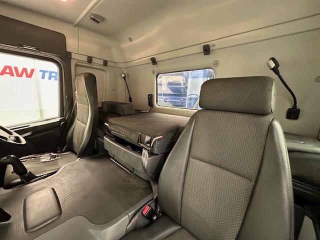 Scania P370 8×4 Sleeper Cab Tipper Manual