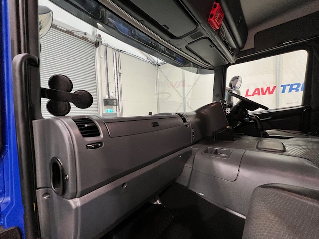 Scania P370 8×4 Sleeper Cab Tipper Manual