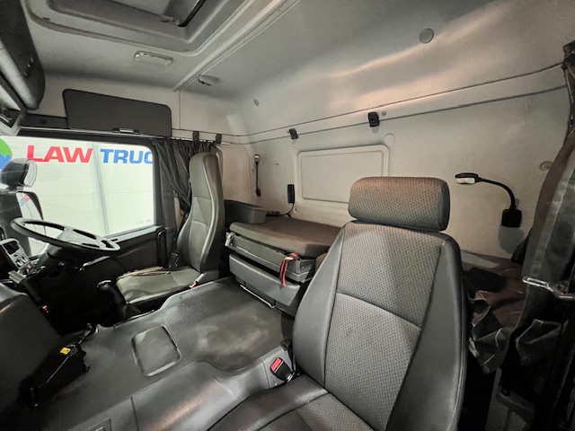 Scania P370 8×4 Sleeper Cab Tipper Manual