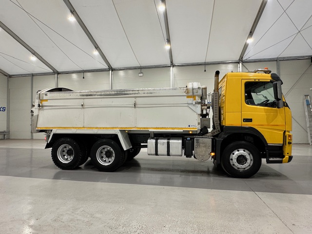 Volvo FM 300 6×4 Day Cab Tipper