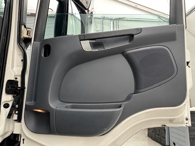 Scania P370 8×4 Sleeper Cab Tipper Manual