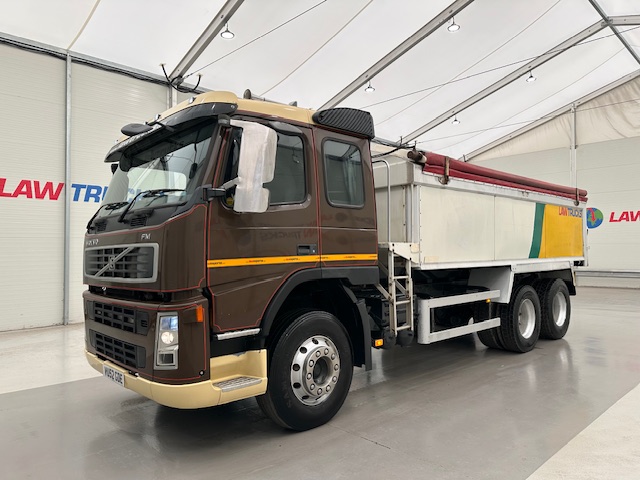 Volvo FM9 300 6×4 Sleeper Cab Tipper Manual