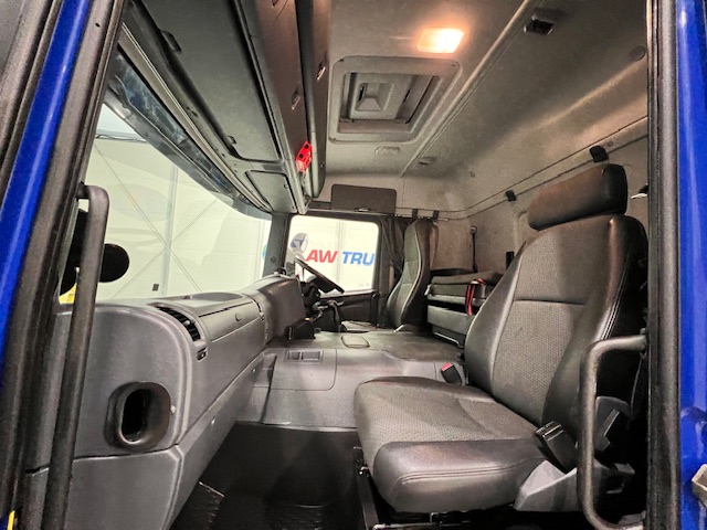 Scania P370 8×4 Sleeper Cab Tipper Manual