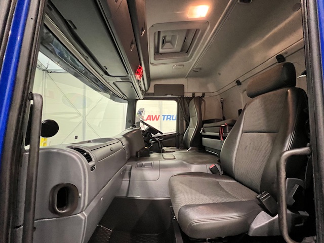 Scania P370 8×4 Sleeper Cab Tipper Manual