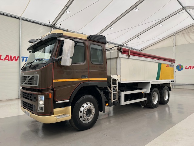 Volvo FM9 300 6×4 Sleeper Cab Tipper Manual