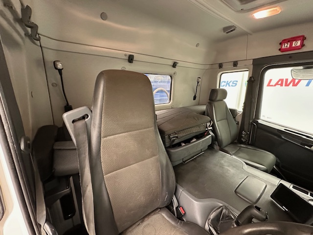 Scania P370 8×4 Sleeper Cab Tipper Manual