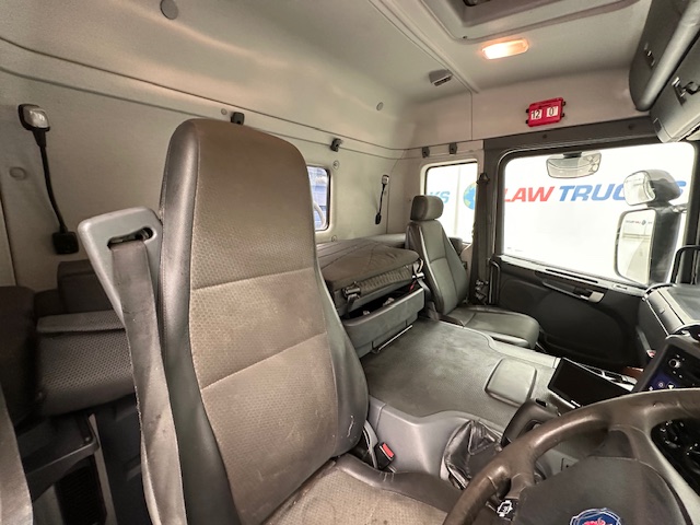 Scania P370 8×4 Sleeper Cab Tipper Manual