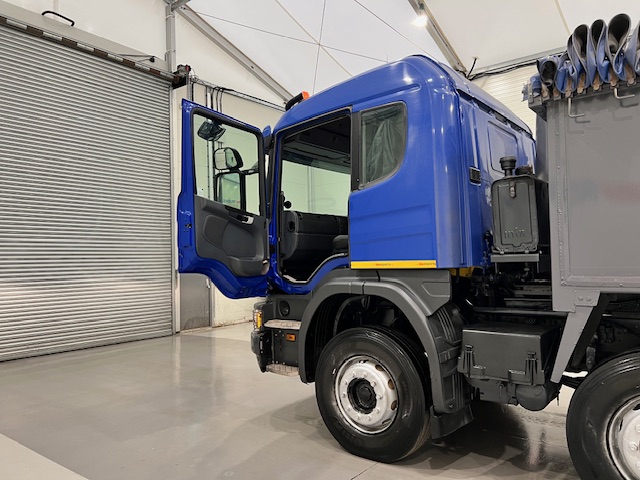 Scania P370 8×4 Sleeper Cab Tipper Manual