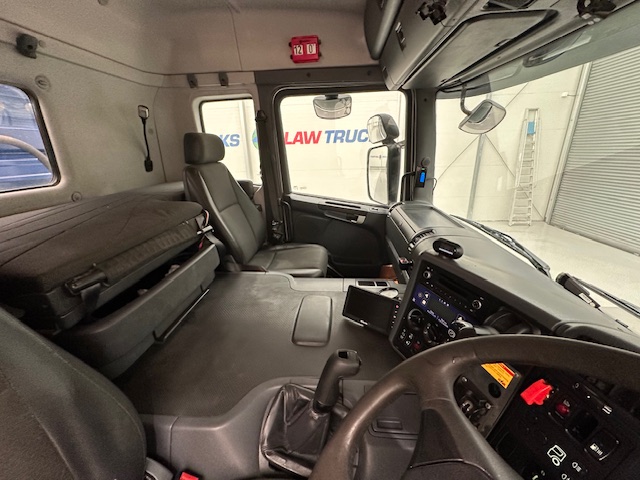 Scania P370 8×4 Sleeper Cab Tipper Manual