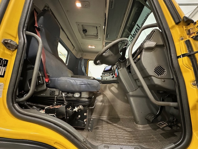 Volvo FM 300 6×4 Day Cab Tipper