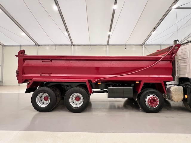 Volvo FMX 380 8×4 Day Cab Steel Tipper