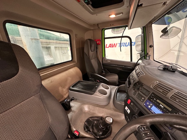 DAF CF 370 8×4 Day Cab Tipper Manual