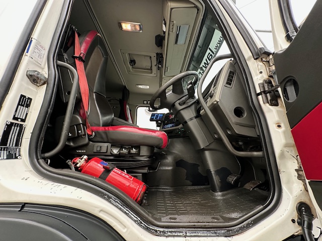 Volvo FM 410 8×4 Sleeper Cab Tar Spec Tipper