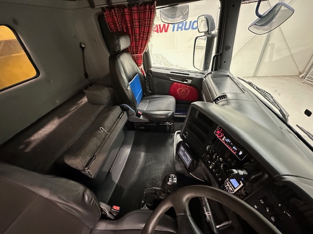Scania R380 8×4 Sleeper Cab Tipper