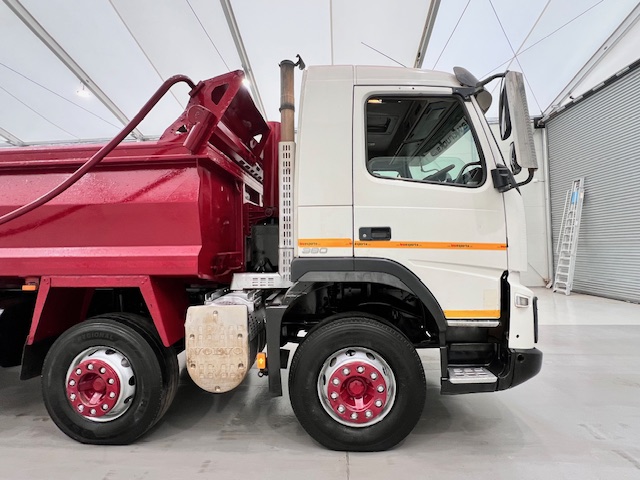 Volvo FMX 380 8×4 Day Cab Steel Tipper