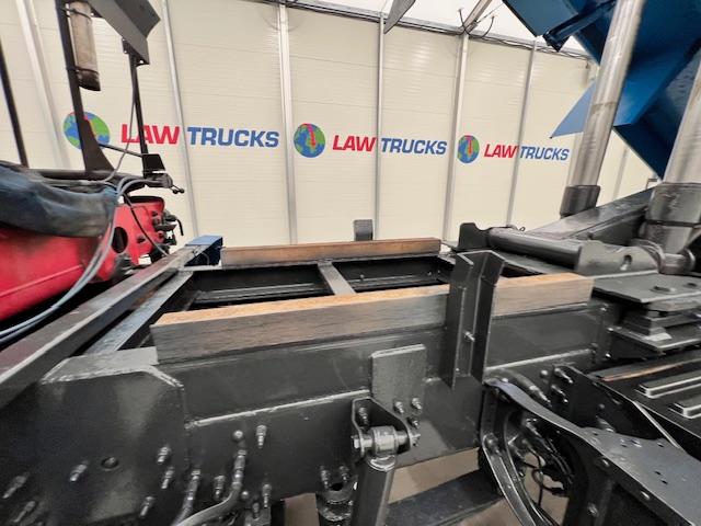 Volvo FM 460 8×4 Steel Tipper Grab