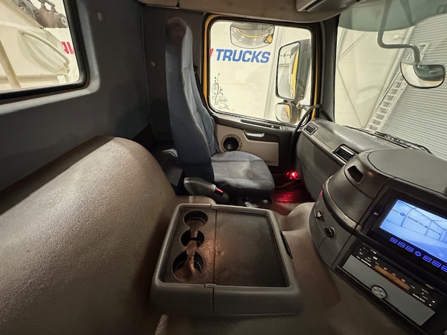 Volvo FM 300 6×4 Day Cab Tipper