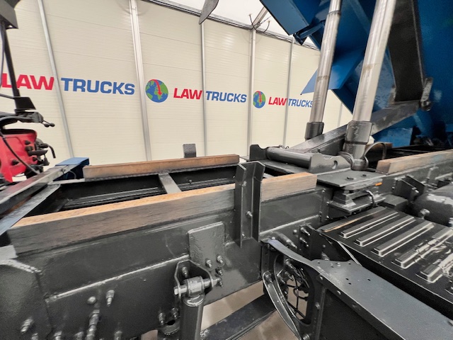 Volvo FM 460 8×4 Steel Tipper Grab