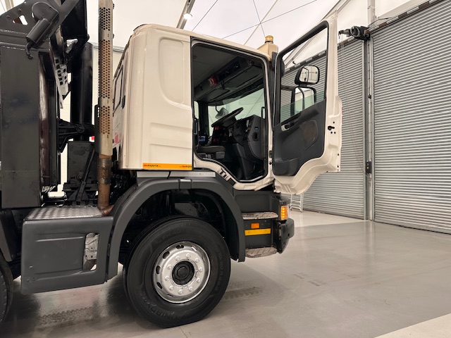 Scania P360 8×4 Rest Cab Steel Tipper