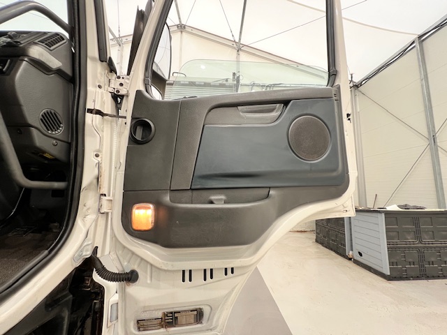 Volvo FMX 380 8×4 Day Cab Steel Tipper