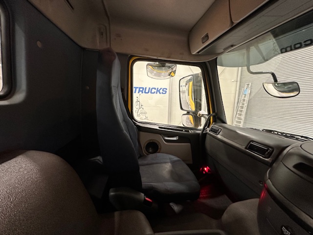 Volvo FM 300 6×4 Day Cab Tipper
