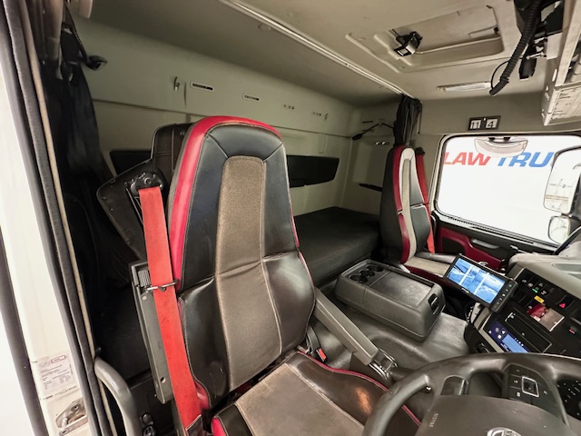 Volvo FM 410 8×4 Sleeper Cab Tar Spec Tipper