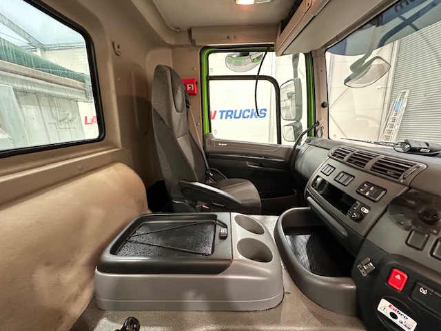 DAF CF 370 8×4 Day Cab Tipper Manual