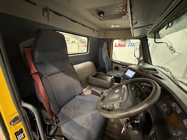 Volvo FM 300 6×4 Day Cab Tipper
