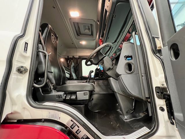Scania P400 8×4 Sleeper Cab Steel Tipper