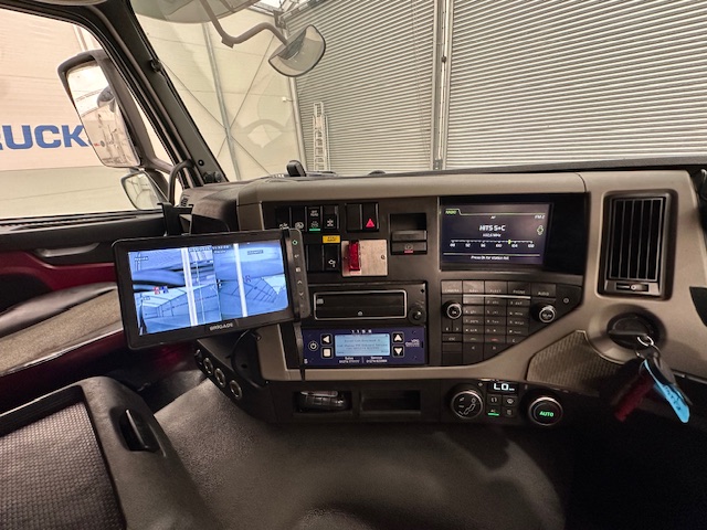 Volvo FM 410 8×4 Sleeper Cab Tar Spec Tipper