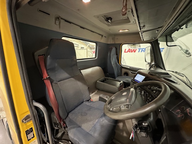 Volvo FM 300 6×4 Day Cab Tipper