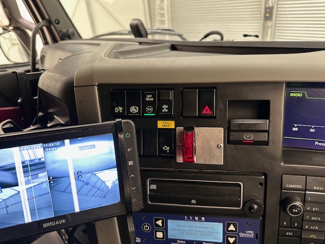 Volvo FM 410 8×4 Sleeper Cab Tar Spec Tipper