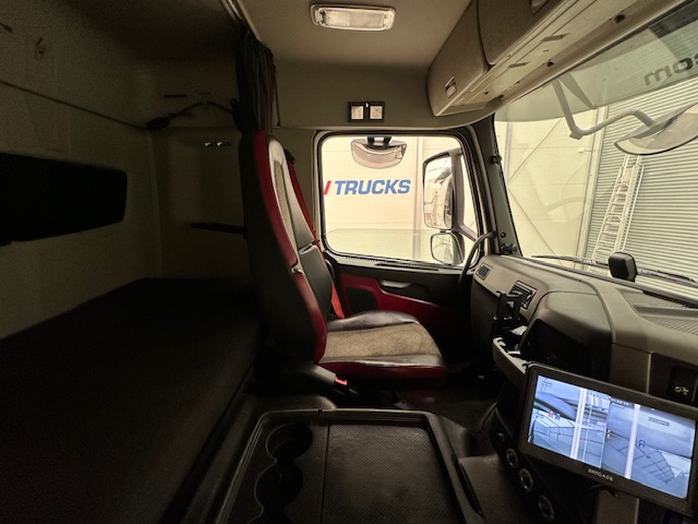 Volvo FM 410 8×4 Sleeper Cab Tar Spec Tipper